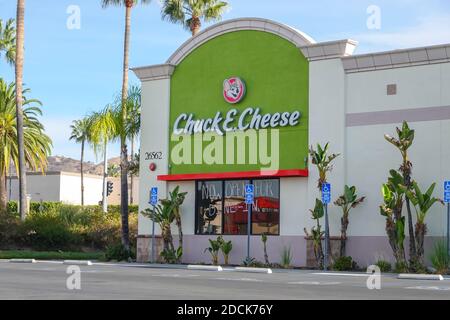 Affiche et logo Chuck E Cheese pour l'extérieur. Restaurant familial américain et fête d'enfants à Foothill Ranch, Californie, États-Unis Banque D'Images