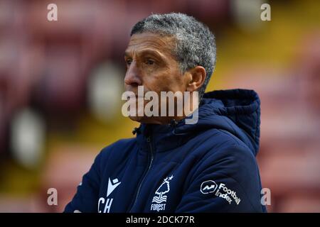 BARNSLEY, ANGLETERRE. 21 NOVEMBRE. Chris Hughton, directeur de la forêt de Nottingham, lors du match de championnat Sky Bet entre Barnsley et la forêt de Nottingham à Oakwell, Barnsley, le samedi 21 novembre 2020. (Credit: Jon Hobley | MI News) Credit: MI News & Sport /Alay Live News Banque D'Images