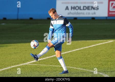 BARROW DANS FURNESS, ANGLETERRE. 21 NOVEMBRE Scott Wilson de Barrow se réchauffe avant le match Sky Bet League 2 entre Barrow et Forest Green Rovers à la rue Holker, Barrow-in-Furness, le samedi 21 novembre 2020. (Credit: Mark Fletcher | MI News) Credit: MI News & Sport /Alay Live News Banque D'Images