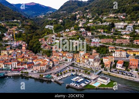 Vue aérienne, Argegno sur le lac de Côme, Lombardie, Italie Banque D'Images