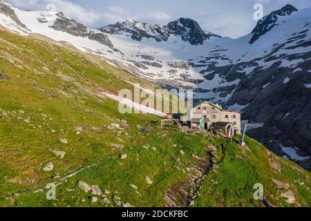 Vue aérienne, Greizer Huette, Berliner Hoehenweg, derrière le glacier Floitenkees et les sommets de Floitenspitzen, Felskoepfl et Triebbachkopf Banque D'Images