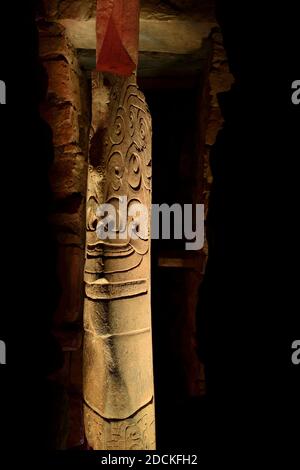 Monolithe El Lanzon, représentation d'une divinité, dans les ruines, site du patrimoine mondial de l'UNESCO, près de Huaraz, région d'Ancash, Pérou Banque D'Images