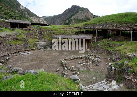 Dans les ruines de Chavin de Huantar, site classé au patrimoine mondial de l'UNESCO, près de Huaraz, région d'Ancash, Pérou Banque D'Images