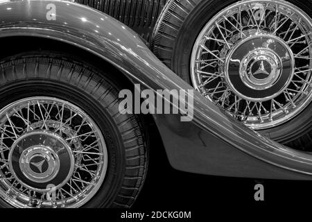 Détail Oldtimer, Mercedes 320D cabriolet, en noir et blanc Banque D'Images