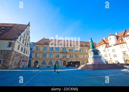 Stuttgart, Allemagne - octobre 2019 : Schillerplatz est une place de la vieille ville de Stuttgart, en Allemagne, nommée en l'honneur du poète allemand. Banque D'Images