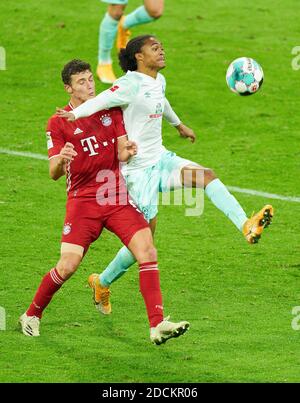 Munich, Allemagne. 21 novembre 2020. Benjamin PAVARD, FCB 5 concourent pour le ballon, s'attaquer, duel, header, zweikampf, action, lutte contre Tahith CHONG, BRE 22 au match FC BAYERN MUENCHEN - SV WERDER BREMEN 1-1 dans le 1.German Bundesliga, saison 2020/2021, match jour 8, Munich, Allemagne, 21 novembre 2020. Credit: Peter Schatz/Alay Live News Banque D'Images