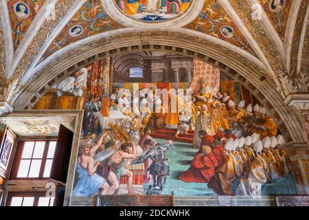 Couronnement de la fresque Charlemagne en salle du feu dans le Borgo, salles Raphaël, Musées du Vatican, Rome, Italie Banque D'Images