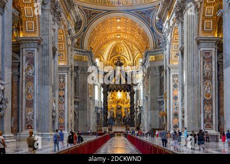 Intérieur de la basilique Saint-Pierre (basilique papale de Saint-Pierre) au Vatican, Rome, Italie Banque D'Images