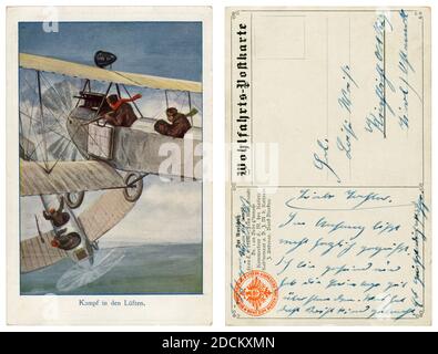 Carte postale historique allemande: Combat dans les airs à l'aube de l'aviation: Pilotes de duel de fusil de deux avions, le pilote de l'avion ennemi a été tué, la première guerre mondiale Banque D'Images