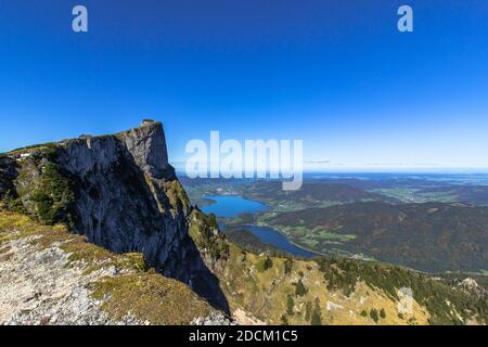 Vue sur le lac Mondsee depuis le sommet de Schafberg, Autriche, région de Salzkammergut.ciel bleu, montagnes des Alpes, Salzbourg, à proximité de Wolfgangsee, Attersee.randonnée dans les Alpes Banque D'Images