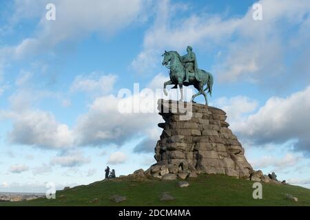 La statue du Copper Horse de George III à cheval à une extrémité de la longue promenade dans le Grand parc de Windsor, Berkshire, Royaume-Uni Banque D'Images
