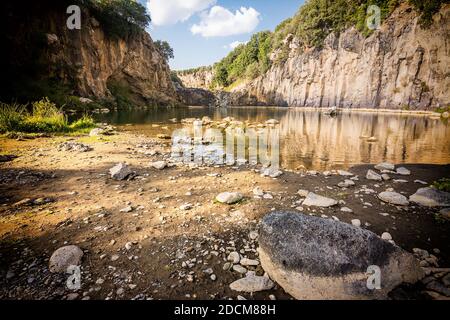 Lac Pellicone dans le parc archéologique étrusque de Vulci (Italie) Banque D'Images