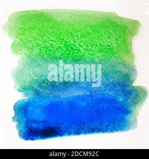 Fond bleu et vert aquarelle. Dégradé du bleu foncé au vert clair. Texture du papier et du pinceau. Banque D'Images
