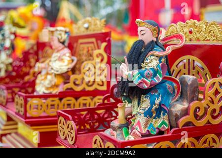 Objets bouddhistes exposés lors de la célébration du nouvel an chinois à Hua Hin, Thaïlande Banque D'Images