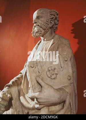 À l'intérieur du célèbre palais des Doges, dans les sculptures et les colonnes de Venise Banque D'Images