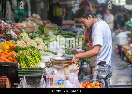 Scène urbaine de Chat Chai marché couvert à Hua Hin. Hua Hin est l'une des destinations de voyage les plus populaires en Thaïlande. Banque D'Images