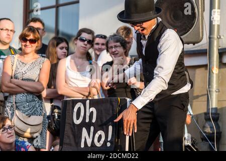 Lublin, Pologne - 27 juillet 2014: Ikeda Yosuke avec son spectacle Rhythm au nouveau festival de cirque et de bus Carnaval Sztukmistrzow Banque D'Images