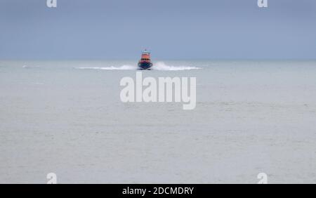 Newhaven, Royaume-Uni. 22 novembre 2020. La recherche se poursuit pour deux membres d'équipage du Joanna C, un navire pétonant qui diffuse hier un signal d'urgence à environ trois milles marins au large de la rive du Sussex. Credit: James Boardman / Alamy Live News Banque D'Images