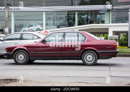 Chiangmai, Thaïlande - octobre 29 2020 : voiture privée, BMW 525I. Sur la route n°1001, à 8 km de la ville de Chiangmai. Banque D'Images