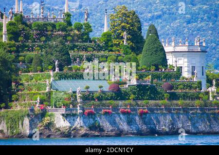 Jardins fascinants de Villa Borromeo construits sur des terrasses en pente sur le lac majeur.Isola Bella, Stresa, lacs italiens, Italie Banque D'Images