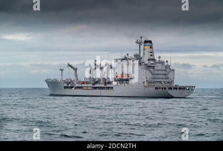 USNS Patuxent (T-AO-201) un pétrolier en cours de réapprovisionnement de la classe Henry J. Kaiser exploité par le Commandement militaire du Seallift Banque D'Images