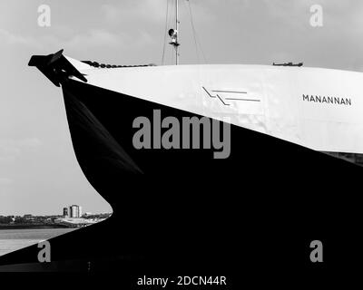 Une image graphique en noir et blanc à contraste élevé de l'île de Man Steam Packet Company catamaran Manannan Banque D'Images