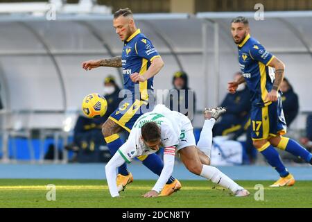 Vérone, Italie. 22 novembre 2020. Federico Di Marco (Vérone) et Domenico Berardi (Sassuolo) pendant Hellas Verona vs Sassuolo Calcio, football italien série A match à Vérone, Italie, novembre 22 2020 crédit: Agence de photo indépendante/Alamy Live News Banque D'Images