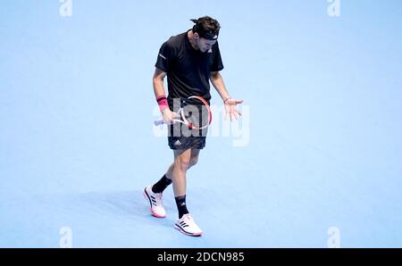 Dominic Thiem réagit lors de la finale des singles au cours du huitième jour des finales de Nitto ATP à l'O2 Arena, Londres. Banque D'Images
