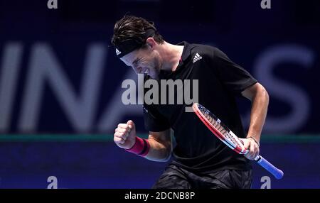 Dominic Thiem réagit lors de la finale des singles au cours du huitième jour des finales de Nitto ATP à l'O2 Arena, Londres. Banque D'Images