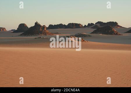 Dunes dans le désert du Sahara au coeur de l'Afrique, Erg Admer, Algérie Banque D'Images