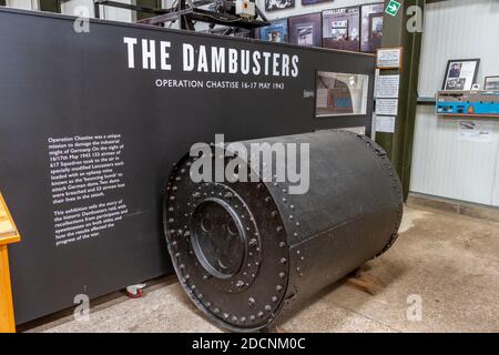 Une mine d'entretien, utilisée dans l'opération chasstaise (RAID de Dambusters) le 16 mai 1943, Lincolnshire Aviation Heritage Museum, East Kirkby, Lincs, Royaume-Uni Banque D'Images