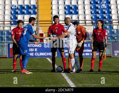 Pagani, Italie. 22 novembre 2020. Serie C Championship - LegaProgroup C - 12 jour: Paganese vs Biseglie 1-1 les deux capitaines avant le coup d'envoi Marco Schiavino (23) Paganese Calcio 1926 et Giusto Priola (5) Bisceglie (photo d'Alessandro Barone/Pacific Press) Credit: Pacific Press Media production Corp./Alay Live News Banque D'Images