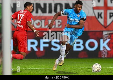 ENSCHEDE, PAYS-BAS - NOVEMBRE 22 : Denzel Dumfries de PSV lors du match hollandais entre le FC Twente et le PSV à Grolsch Veste le 22 novembre 2020 à Enschede, pays-Bas (photo de Lars Smook/Orange Pictures) Banque D'Images