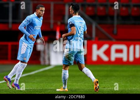 ENSCHEDE, PAYS-BAS - NOVEMBRE 22: Joueur suppléant Mohamed Ihattaren de PSV IN, Eran Zahavi de PSV OUT pendant le match néerlandais Eredivisiie entre le FC Twente et le PSV à Grolsch Veste le 22 novembre 2020 à Enschede, pays-Bas (photo de Marcel ter Bals/Orange Pictures) Banque D'Images