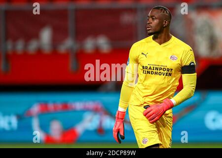 ENSCHEDE, PAYS-BAS - NOVEMBRE 22 : Yvon Mvogo du PSV lors du match néerlandais Eredivisie entre le FC Twente et le PSV à Grolsch Veste le 22 novembre 2020 à Enschede, pays-Bas (photo de Marcel ter Bals/Orange Pictures) Banque D'Images