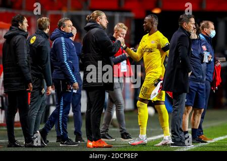 ENSCHEDE, PAYS-BAS - NOVEMBRE 22 : Lars Unnerstall de PSV, Yvon Mvogo de PSV, entraîneur-chef Roger Schmidt de PSV lors du match hollandais entre le FC Twente et le PSV à Grolsch Veste le 22 novembre 2020 à Enschede, pays-Bas (photo de Marcel ter Bals/Orange Pictures) Banque D'Images