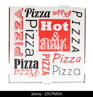 Une boîte à pizza chaude et fraîche sur un fond isolé Banque D'Images