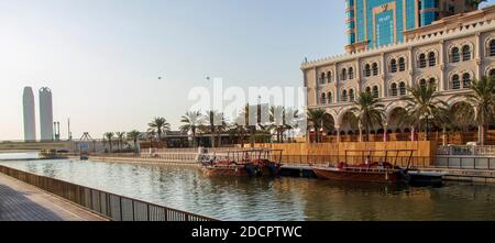 Canal de Qasba en émirat de Sharjah. EAU. À l'extérieur. Banque D'Images