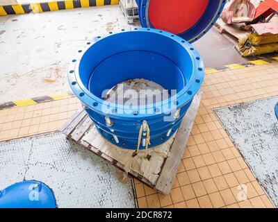 Diamètre de la bride et de la vanne d'obturation 500 mm pour le raccordement de la pompe à eau de la pompe à boues d'épuration. Banque D'Images