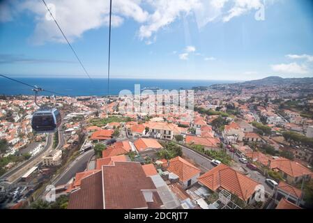 Téléphérique vue sur la ville de Funchal, sur l'île de Madère, Portugal Banque D'Images