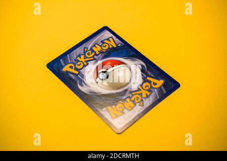 Jeu de cartes Pokemon – logo de marque Pokeball de dos graphique Banque D'Images