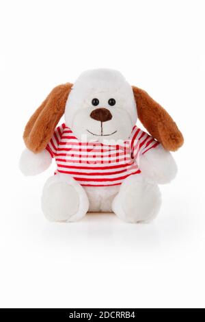 Chien jouet isolé sur un fond blanc. Jouet pour l'enfant. Banque D'Images