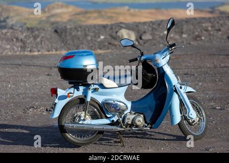 Honda Little Cub c50 mobylette sur l'île de Valentia, comté de Kerry, Irlande Banque D'Images