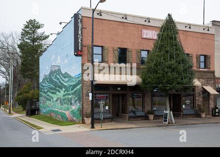 KINGS MTN, NC, USA-4 MARS 2020: The Cherokee Grill, dans le centre-ville. Banque D'Images