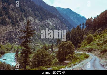 Voyageant dans la haute altitude Swat Valley, au nord-ouest du Pakistan (1981), cette région éloignée est maintenant dédrée par les voyageurs étrangers en raison du risque perçu d'attaque terroriste. Banque D'Images