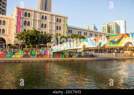 Canal de Qasba en émirat de Sharjah. EAU. À l'extérieur. Banque D'Images