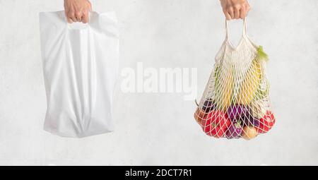 sac en plastique et sac en maille à portée de main sur fond blanc. concept de shopping sans gaspillage. emballage écologique à usage unique Banque D'Images