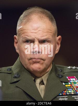 Corps des Marines des États-Unis général Robert B. Neller, commandant du corps des Marines des États-Unis, Témoigne devant le Comité du Sénat américain sur les services armés "sur la position du ministère de la Marine en vue de l'examen de la demande d'autorisation de défense pour l'exercice 2019 et le Programme de défense des années futures", le jeudi 19 avril 2018. Washington, DC, États-Unis. Photo de Ron Sachs / CNP/ABACAPRESS.COM Banque D'Images