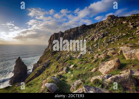 Bosigran est une grande falaise de granit près de Carn Galver mine de cuivre en été sous le soleil sur l'océan Atlantique à Bosigran , West Penwith, Cornwall UK Banque D'Images