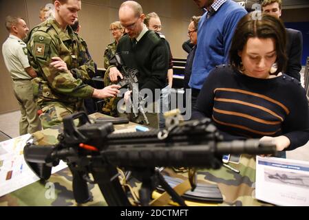 Présentation Nouveau Fusil d'Assaut des armes 'HK 416 F' au Ministere des armes a Paris, France le 1er février 2018. Photo d'Alain Apaydin/ABACAPRESS.COM Banque D'Images